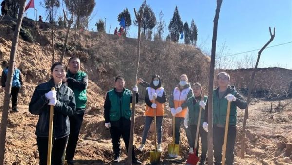 交城县顺风公益协会召集志愿者共同开展 同植青年林共筑青春梦 交城县2024年义务植树活动