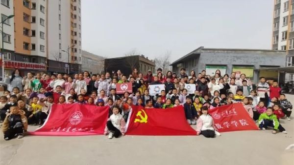 伙伴计划约定的力量 石楼县青年志愿者协会联合山东大学的学生在龙山社区成功举办了一场精彩纷呈的室外游园会活动