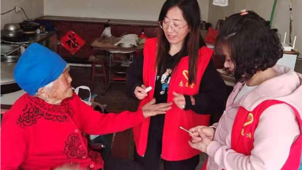 娄烦县青年志愿者协会在娄烦县静游镇西六度村开展志愿服务活动