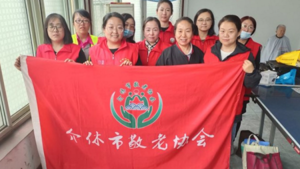 志愿服务进社区健康活动暖人心----介休市敬老协会去东南街道水门南街社区为社区居民爱心理发义诊