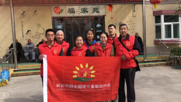 长治市阳光困境儿童帮扶协会赴长治市潞洲区下秦敬老院开展义务理发志愿服务活动