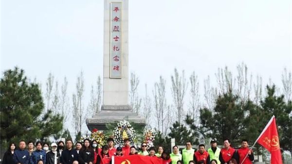 中共介休市公益事业促进会联合文明北街社区党支部于2024年清明节到介休烈士陵园扫墓