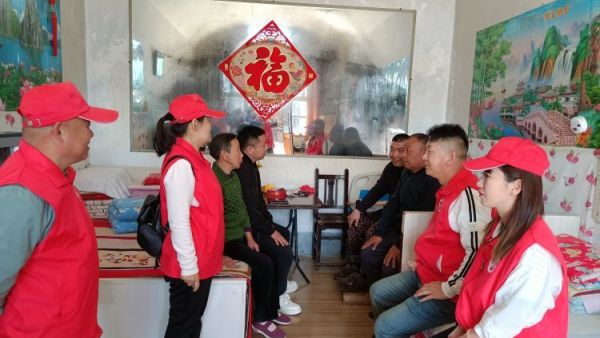 人间有情世间有爱----潞城区正能量公益协会走进黄牛蹄乡清口村走访慰问困难退伍军人