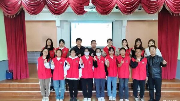 长治市善泽留守困境儿童救助协会领导的小小践行家义工团举行启动仪式----志愿服务中靓丽的风景线