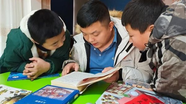 石楼县青年志愿者协会组织小学生参加世界读书日活动