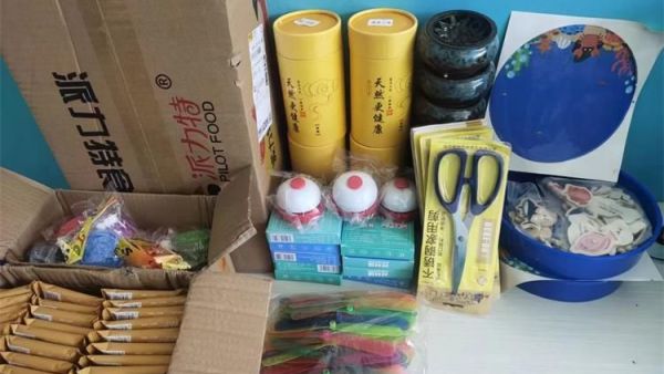 感谢老朋友刘东海老师为灵星社区心青年捐赠生活娱乐学习用品