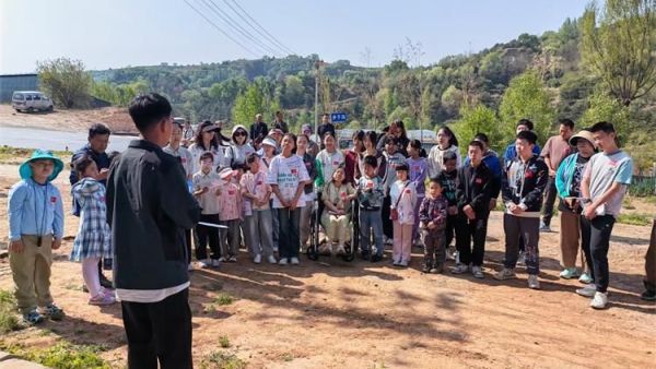 太原市龙城义工组织志愿者五月二日在寿阳读书活动圆满结束
