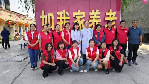 介休市敬老协会、晋中市生态环境局介休分局志愿者相约来到如我家养老院开展志愿服务为老人们剁馅包饺子爱心理发体检义诊
