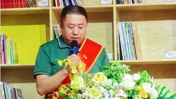 温暖守护助力成长小店区妇联“爱心妈妈”结对关爱留守儿童和困境儿童工作启动--杜增辉被聘请为爱心家庭代表