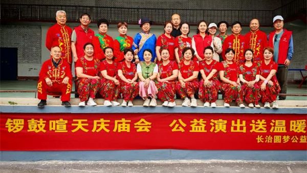 长治市圆梦公益协会走进欢掌底村开展关爱老人爱心捐助给村里70岁以上老人送去了金沙河面片