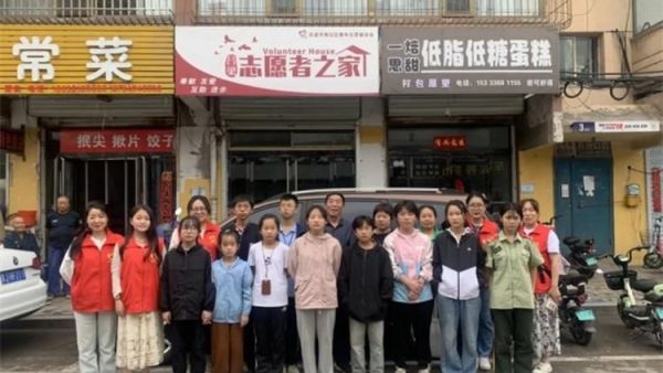 这个雨天很温暖一起来点亮希望照亮未来 吕梁市离石区青年志愿者协会2024年上半年满天星助学金活动如期举行