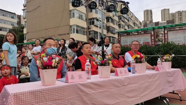 太原市烛光志愿者中心志愿者陪米嘉亲幼儿园小朋友老朋友一起过六一儿童节