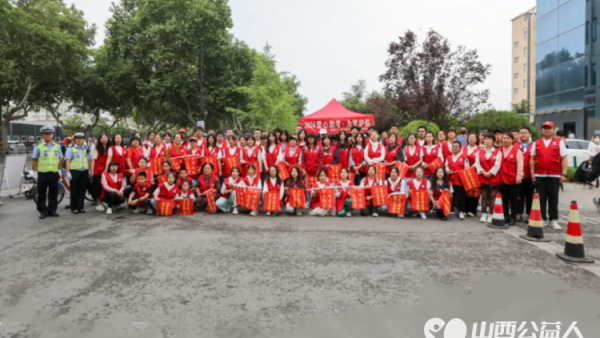临汾市文明交通志愿者协同交警全力以赴无私奉献 护航2024高考首日给他们创造良好的考试环境