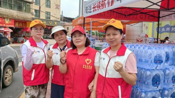 山西忻州志愿者冯丽2024年6月20奔赴广东梅州平远抗洪救灾，特大暴雨山体滑坡洪水无情人间有爱尽自己绵薄之力帮助灾民