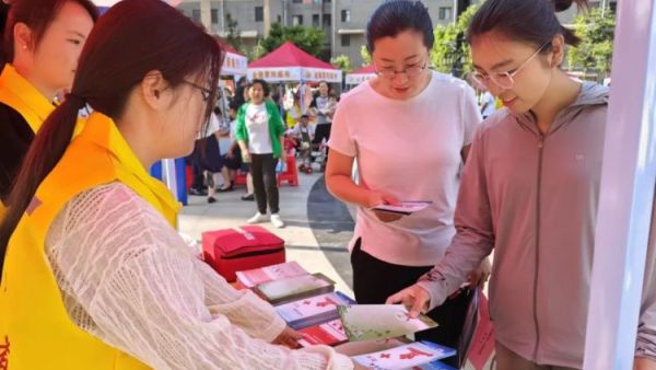 志愿服务我先行----高平市红十字会走进新北小区开展应急救护知识宣传志愿服务