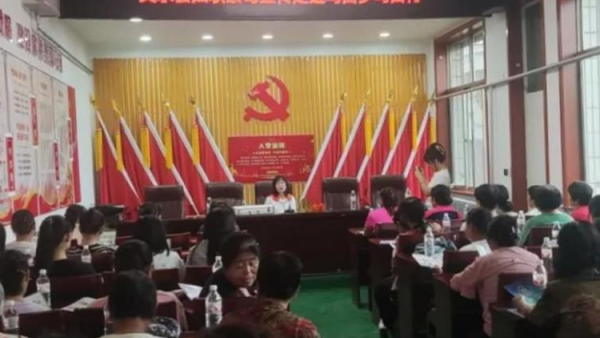 发挥妇女作用做好禁毒宣传 文水县妇联联合文水县禁毒办分别在北张乡北张村、马西乡马西村开展了两场禁毒宣传讲座