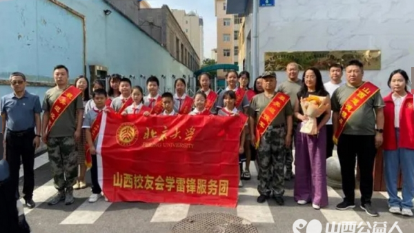 太原好人何作冻、孟宏志、贾俊卿携万柏林区科技实验小学师生看望老革命马富德和李仁卿