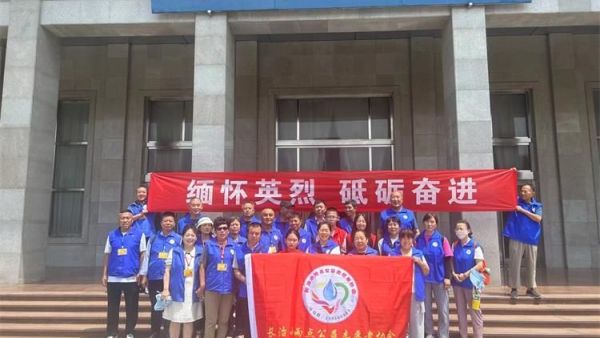 长治小雨点公益志愿者协会组织志愿者来到文水县刘胡兰纪念馆参观学习