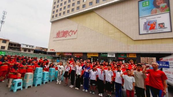 小小志愿者温暖环卫心——运城市解放路第三小学五年级学生参与第一时间志愿者爱心早餐发放