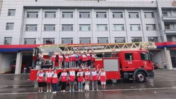 2024年山西省红十字小小宣讲员在红十字志愿者老师的带领下走进太原市消防救援特勤大队体验消防生活学习消防知识