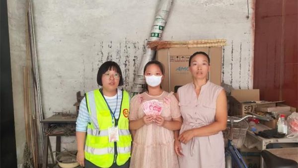 文水爱心帮扶协会及中志协应急委文水服务队通过对接上海爱心人士王睿嘉开展发放助学金公益活动给两个困难孩子共发放2000元助学金