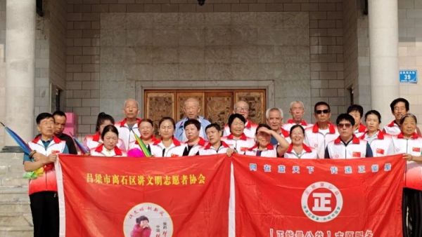 离石正能量公益讲文明志愿者协会志愿者们持续开展公益展演长效化为市民呈现了一场精彩纷呈的文化盛宴