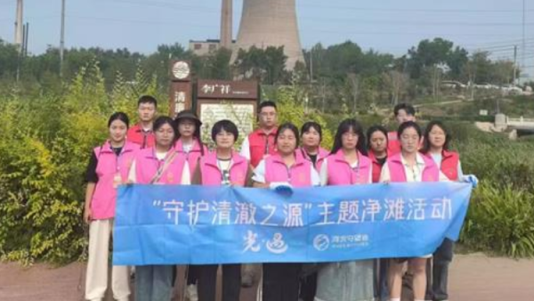 文水县妇联、文水县爱心帮扶志愿者协会组织志愿者保护文峪河流域环境卫生多次沿文峪河捡白色垃圾