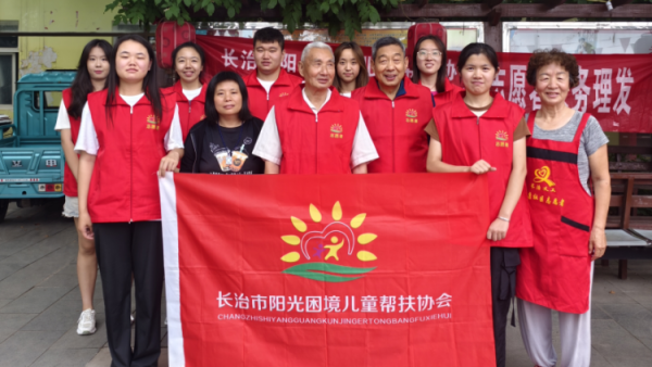 长治市阳光困境儿童帮扶协会赴长治市潞州区南山田园敬老院开展义务理发志愿服务活动