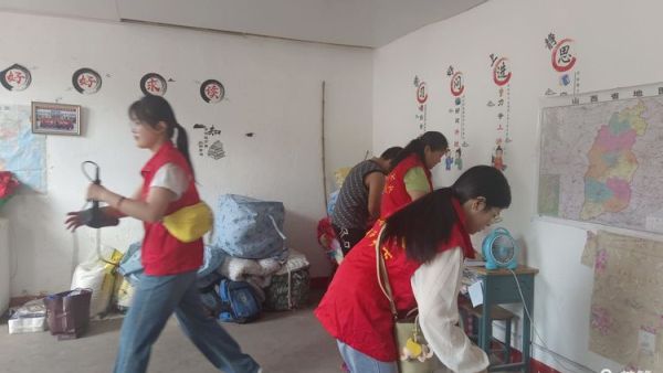 长治市善泽留守困境儿童救助协会温暖守护上门服务助困难家庭走出困境赠送学习用品上门维修房屋