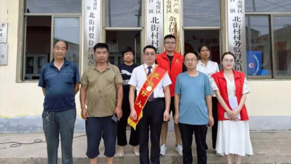 长治好人张贵红受屯留区文明办委托余吾镇政府邀请来到北街村委会进行道德模范下基层精神文明宣讲