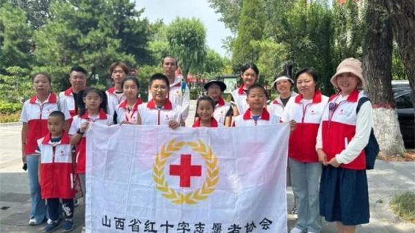 山西省红十字志愿协会小小宣讲员在文瀛公园爱心宣讲知识火花四溅