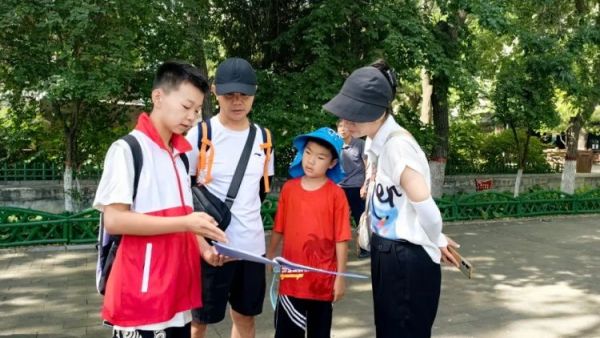 文瀛公园爱心宣讲 山西省红十字志愿者协会的小小宣讲员们化身为小小文化传播者向我们展示着知识的力量与爱的传递