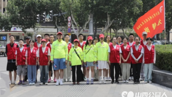 高温下临汾市文明交通志愿者协会水厂先锋岗的志愿者们已圆满完成第五周常态化文明交通劝导工作