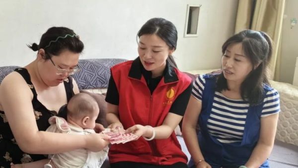 温暖传递，共筑爱心----阳泉义工筠淇义工小分队慰问困难残疾家庭送上了米面油及现金500元