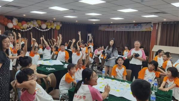 太原市烛光志愿服务中心感恩志愿者老师们在阳光陪伴托起希望爱助事实孤儿活动中的付出