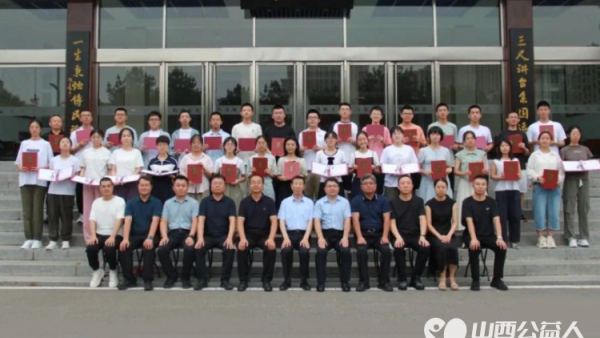 忻州一中举行万里助学金发放仪式 沙万里先生捐资25万元为2024年考取清华北京的优秀学子发放助学金