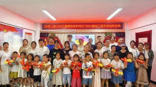 临汾市康庄社区正式开展缤纷假期公益课堂活动临汾市护苗爱心志愿服务队积极参加爱心辅导活动