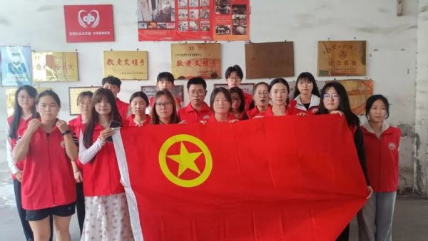 介休市北关街道彦博路社区志愿者协会去福源老年公寓开展“爱心陪伴 温情传递”志愿活动