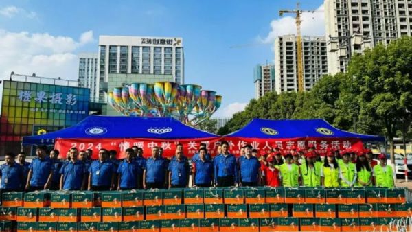 晋中新青年高校志愿者联合服务中心携海纳实业控股集团有限公司开展“关爱户外作业人员情暖中秋佳节”志愿服务活动