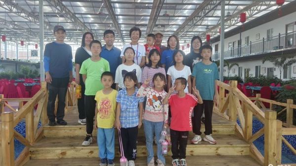 北京天使之家关爱中心携长治市善泽留守困境儿童救助协会陪伴来自沁县的9名困境儿童在长治市湿地公园欢聚