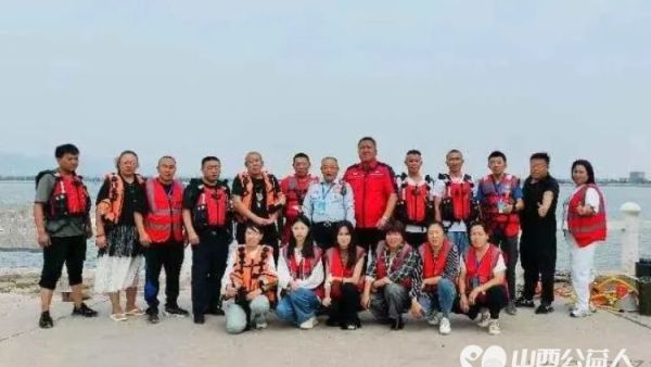 正能量公益应急救援演练火热进行中！正能量公益山西文水平陵应急救援队赴清徐县和正能量清徐金鹰战狼救援队在清泉湖水域进行水域舟船救援联合演练