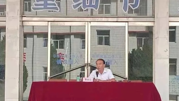 技师青春路思政燃心灯----正能量公益平台全国运营中心主任罗春江莅临长治技师学院开讲政治课