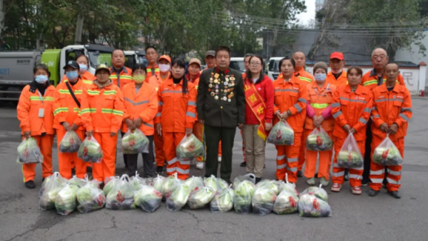 全国道德模范提名奖赵海生，太原市道德模范何作冻，山西好人郭大红国庆前夕慰问小店区环卫队环卫工人传承雷锋精神不歇不停