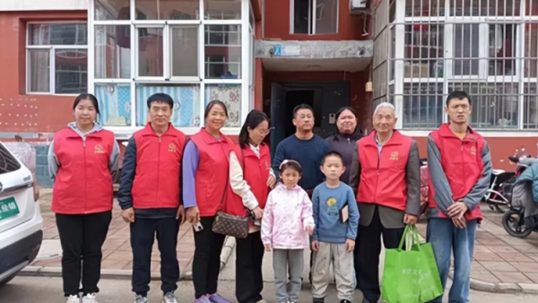 长治市阳光困境儿童帮扶协会国庆假期看望困境儿童看望了4个孤困残疾儿童给每个人送去生活补助费500元