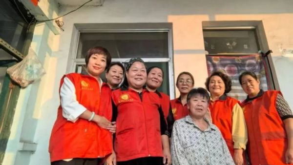 2024年9月阳泉市义工联合会组织志愿者在幸福家园社区服务活动中服务困难服务对象