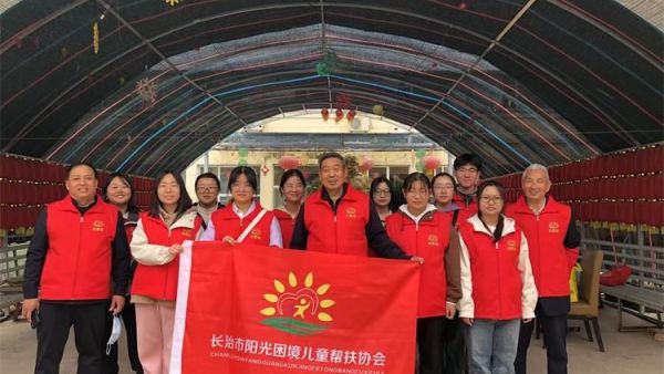 长治市阳光困境儿童帮扶协会志愿者赴长治市潞州区福乐养老院开展志愿服务活动