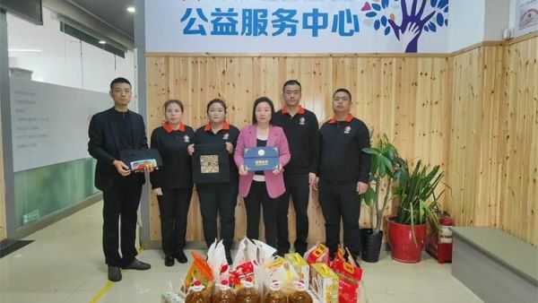 感谢爱心企业王献花炝锅面为安健儿的心智障碍孩子们捐赠米面油等物资