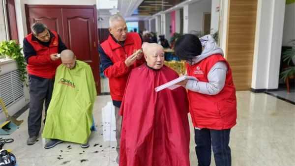 长治市阳光困境儿童帮扶协会走进长治市潞洲区潞才社区开展义务理发志愿服务活动