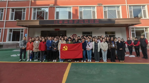 守护金色年华的温馨港湾 杏花岭区党校组织学员分组来到太原市杏花岭区比家美慈爱养护院开展志愿服务活动