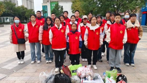 临汾市文明交通志愿者协会组织志愿者积极开展常态化环境保护及垃圾分类志愿服务活动